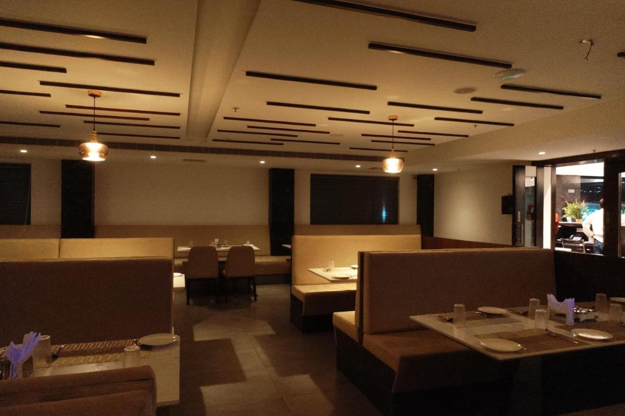 Sri Sri Sri Hotel Khammam Exterior foto