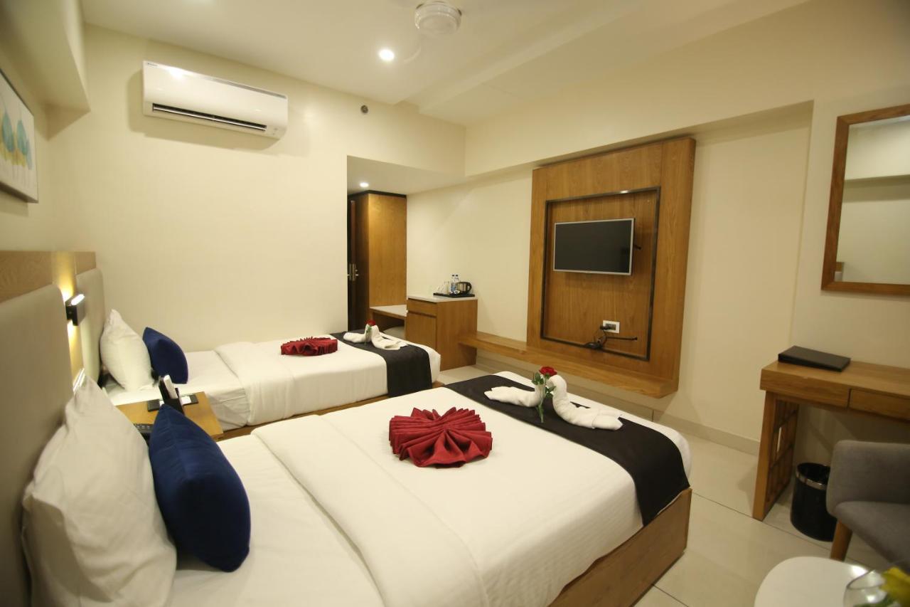 Sri Sri Sri Hotel Khammam Exterior foto