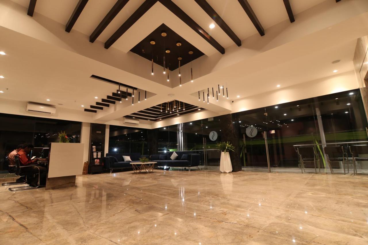 Sri Sri Sri Hotel Khammam Exterior foto