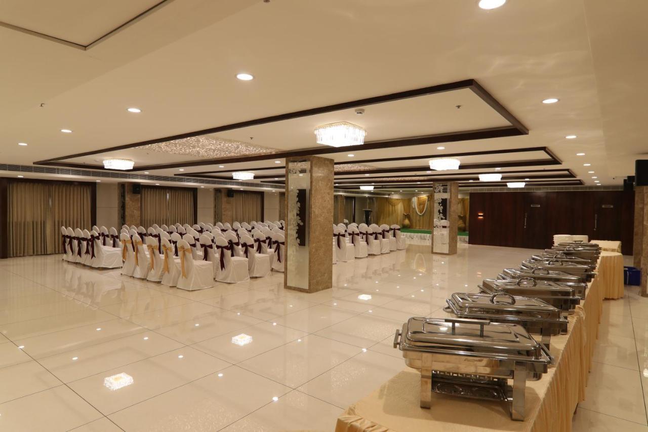 Sri Sri Sri Hotel Khammam Exterior foto