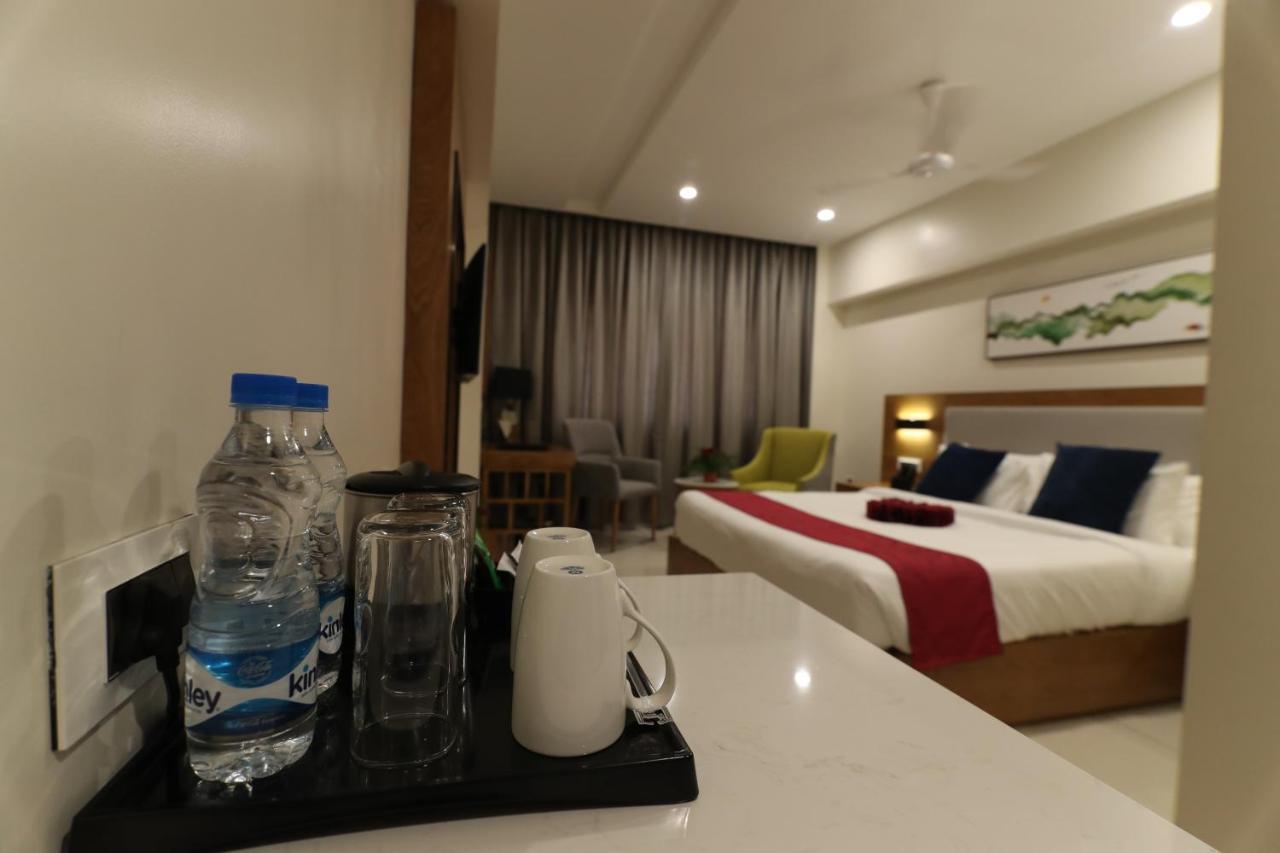 Sri Sri Sri Hotel Khammam Exterior foto