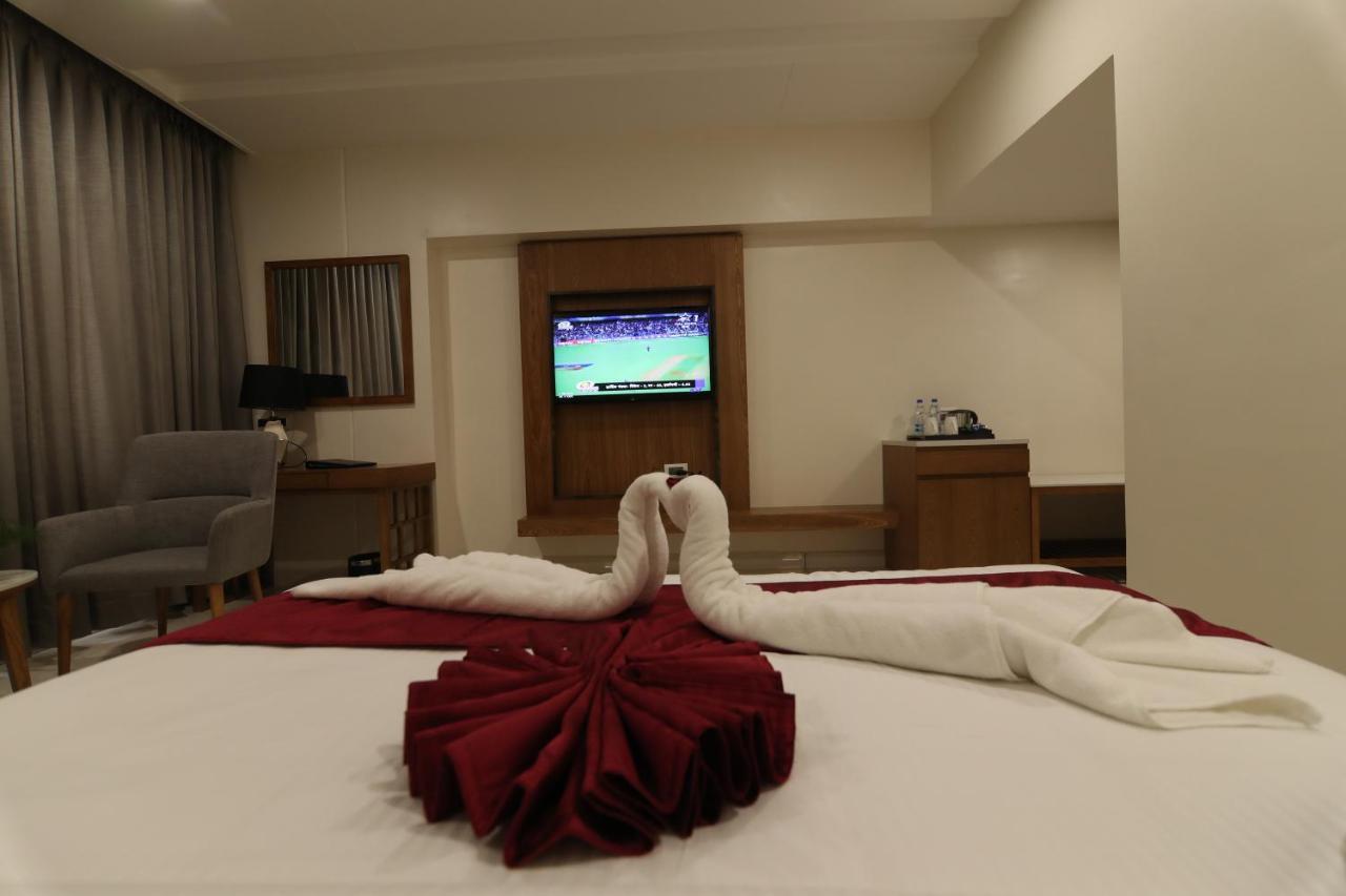 Sri Sri Sri Hotel Khammam Exterior foto