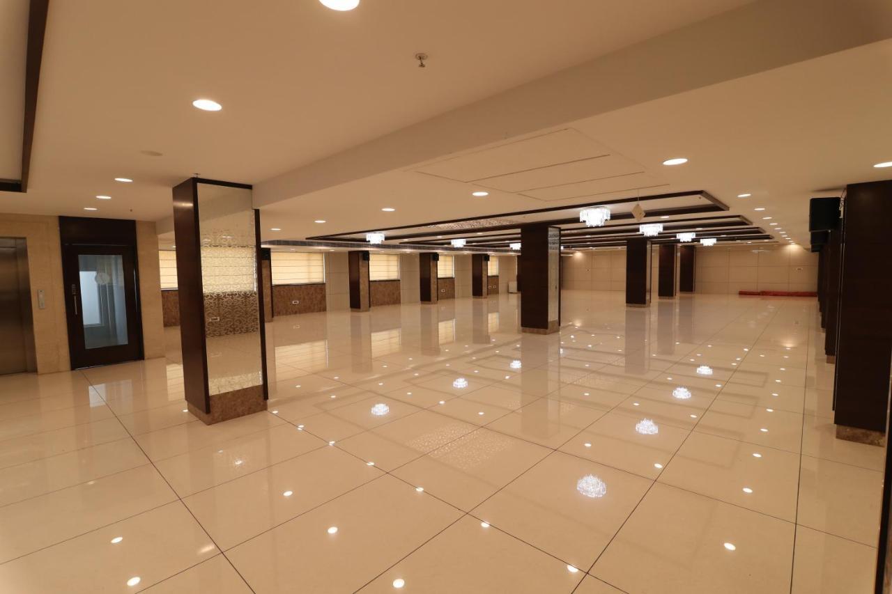 Sri Sri Sri Hotel Khammam Exterior foto