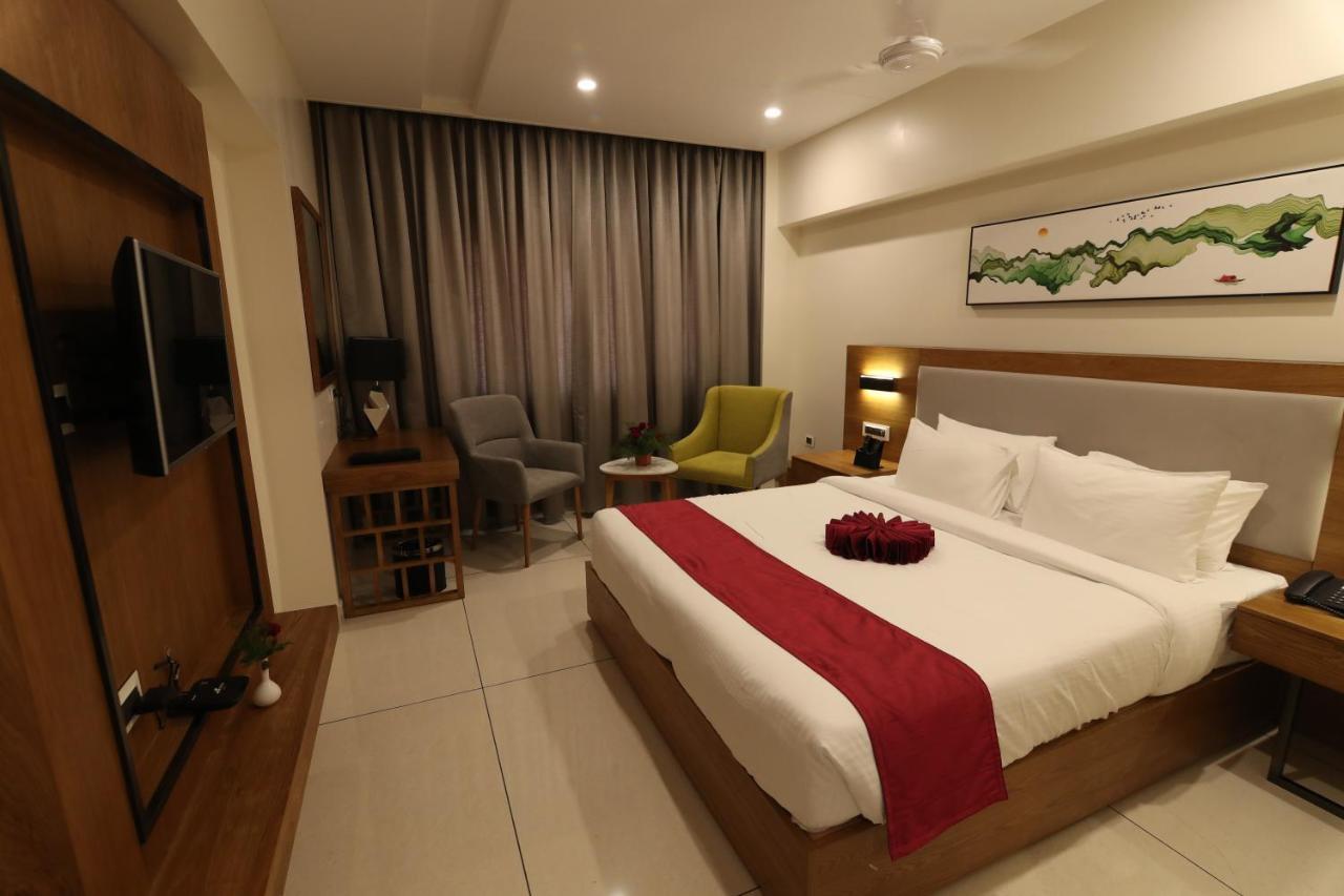Sri Sri Sri Hotel Khammam Exterior foto